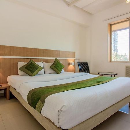 Treebo Trend Golden Nest Hotel Thane Exterior foto