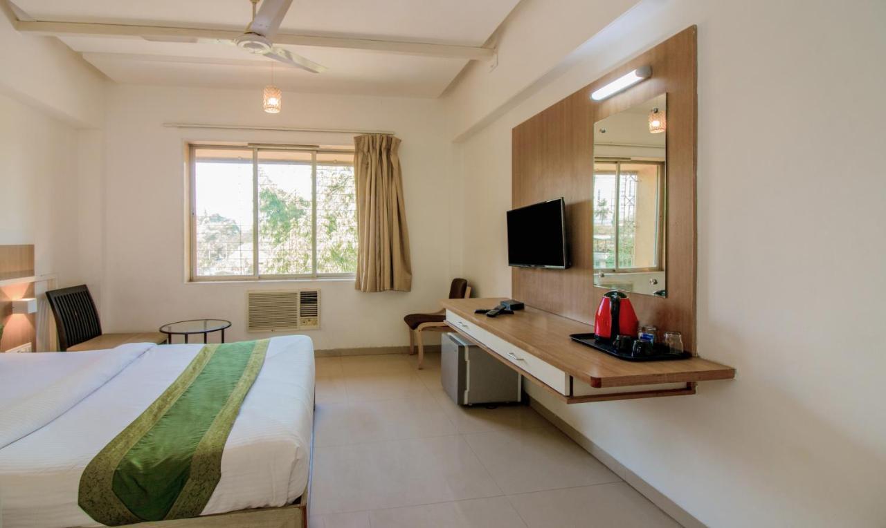 Treebo Trend Golden Nest Hotel Thane Exterior foto