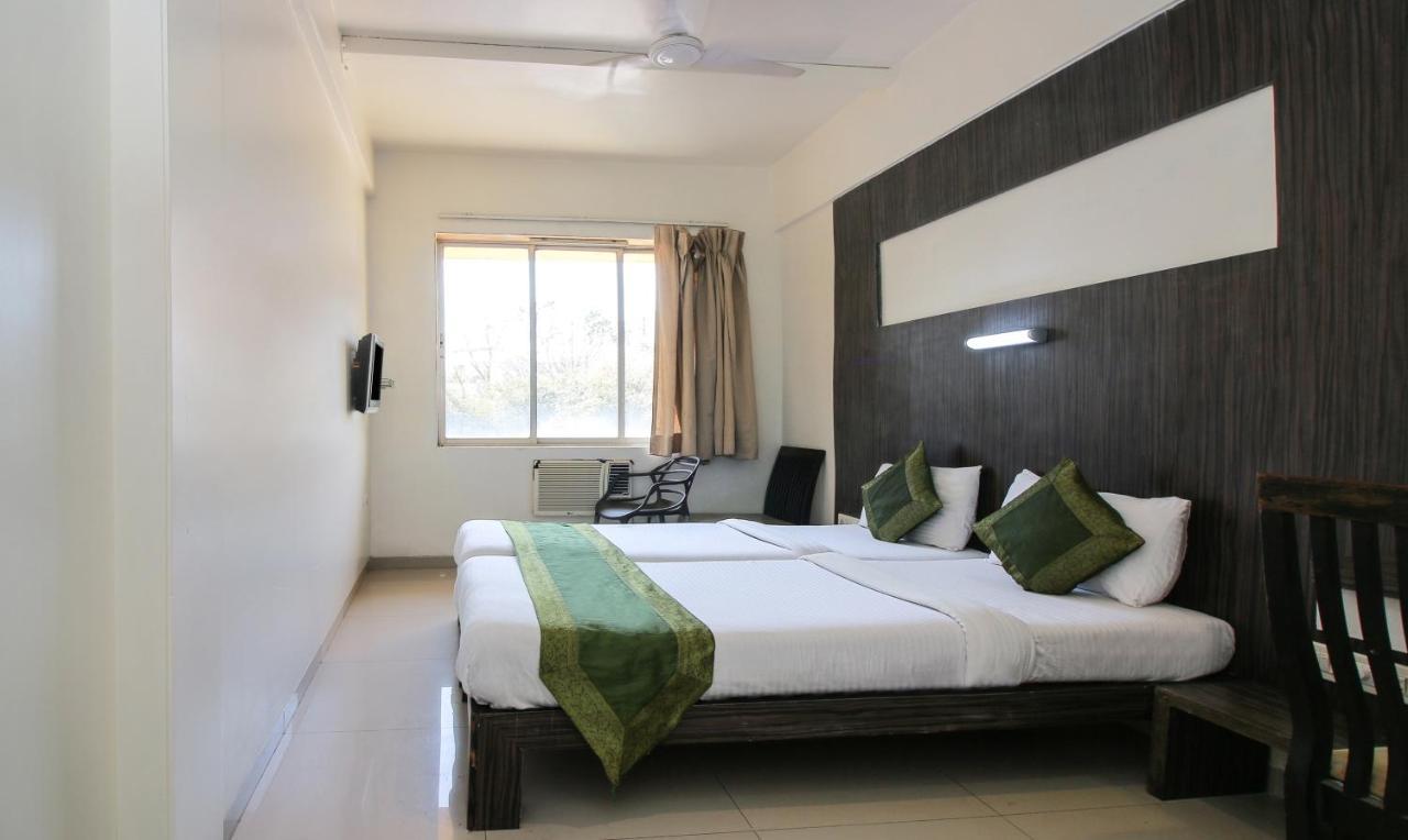 Treebo Trend Golden Nest Hotel Thane Exterior foto