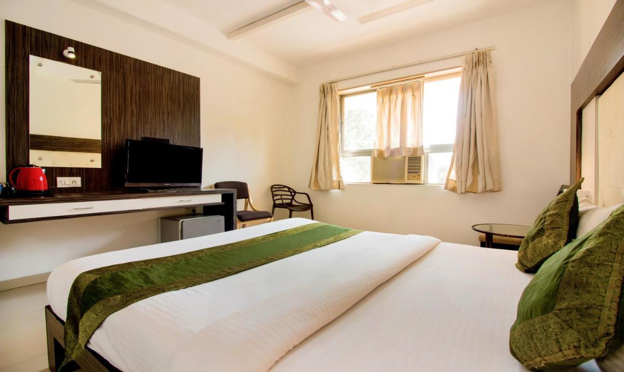 Treebo Trend Golden Nest Hotel Thane Exterior foto